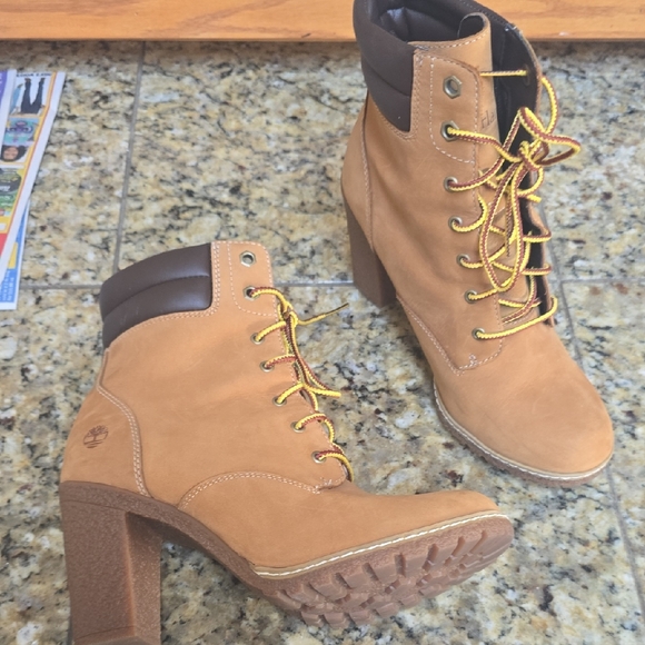Timberland Shoes - Timberland Tan Nubuck Lace-Up Block Heel Boots Size 7.5